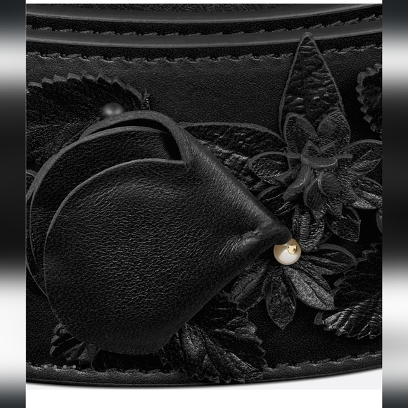 DIOR PUNK BELT Black Matte Calfskin | Three-Dimensional Flowers & Resin Pearls - Picture 3 of 16